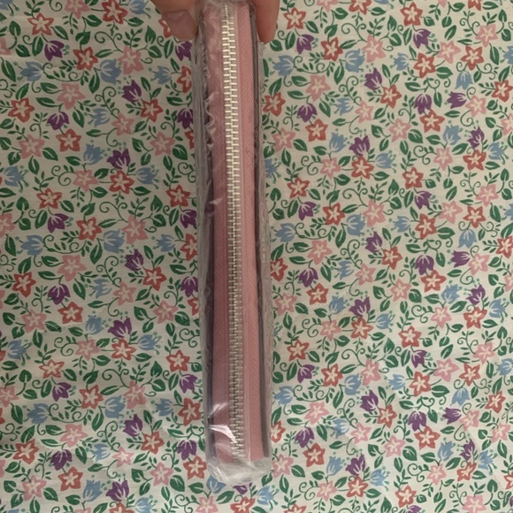 Coach ACCORDION ZIP WALLET IN HEART PRINT COATED CANVAS (COACH F53885) - Picture 5 of 6